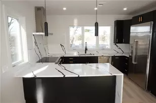 152 Colonial Rd, Providence, RI 02906 - Photo 18