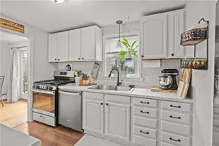 150 Greenmeadow Cir, North Kingstown, RI 02852 - Photo 16