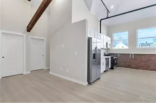 72 Kendrick Ave, Woonsocket, RI 02895 - Photo 4