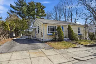 128 Clifford St, Pawtucket, RI 02860 - Photo 2