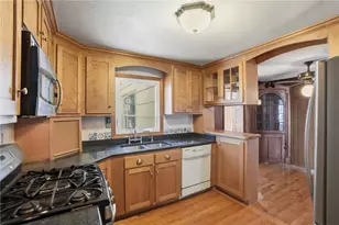 128 Clifford St, Pawtucket, RI 02860 - Photo 6