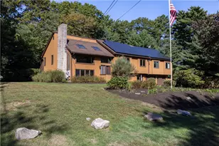 8 Robin Dr, North Kingstown, RI 02852 - Photo 2