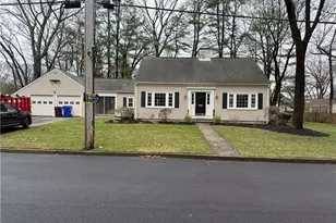 90 Alexander McGregor Rd, Pawtucket, RI 02864 - Photo 1