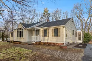 42 Belfield Dr, Johnston, RI 02919 - Photo 2