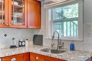 32 Catherine St, Newport, RI 02840 - Photo 6