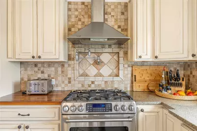 135 Meshanticut Valley Parkway, Cranston, RI 02920 - Photo 12