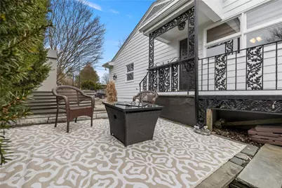 135 Meshanticut Valley Parkway, Cranston, RI 02920 - Photo 32