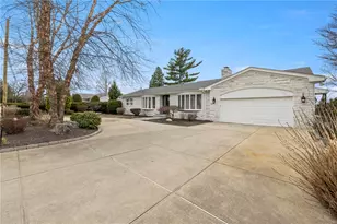 135 Meshanticut Valley Pkwy, Cranston, RI 02920 - Photo 2