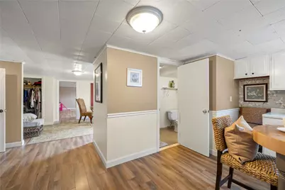 135 Meshanticut Valley Parkway, Cranston, RI 02920 - Photo 28