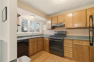 74 Arbor Dr, Providence, RI 02908 - Photo 8