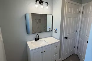 362 Kenyon Ave, Pawtucket, RI 02861 - Photo 8