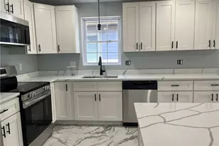 362 Kenyon Ave, Pawtucket, RI 02861 - Photo 2