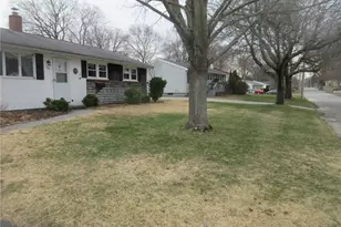 70 Keeley Ave, Warwick, RI 02886 - Photo 2