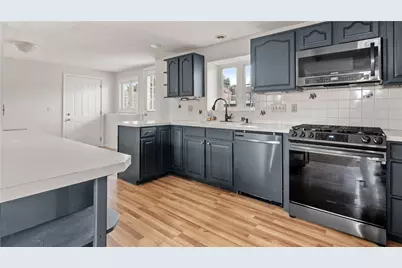 32 Milburn Road, East Providence, RI 02914 - Photo 4