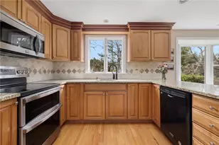 8 Gladridge Dr, East Greenwich, RI 02818 - Photo 10