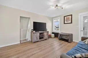 190 Wardlaw Ave, Providence, RI 02908 - Photo 8