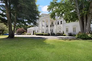 553 Bellevue Ave, Newport, RI 02840 - Photo 2