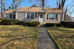 46 Galant Dr, Warwick, RI 02886 - Photo 2