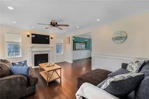 23 Annie St, Providence, RI 02908 - Photo 2