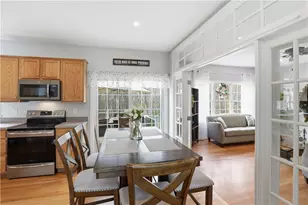 52 Hummingbird Ln, Cranston, RI 02921 - Photo 10