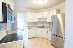 17 West St, Westerly, RI 02891 - Photo 2