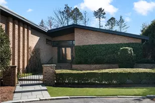 25 Linden Dr, Providence, RI 02906 - Photo 2