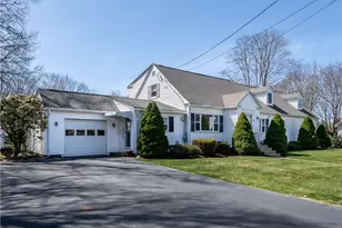 11 Fountain Ave, Barrington, RI 02806 - Photo 2