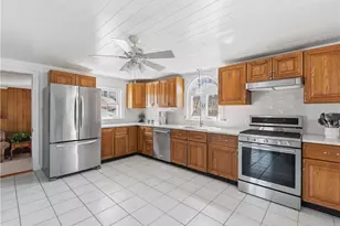 11 Fountain Ave, Barrington, RI 02806 - Photo 4