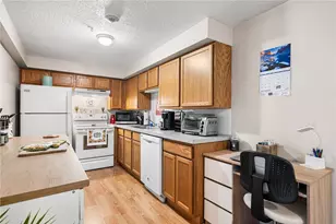 25 Devereux St, Providence, RI 02909 - Photo 4