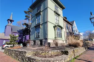 92 Pelham St, Newport, RI 02840 - Photo 2