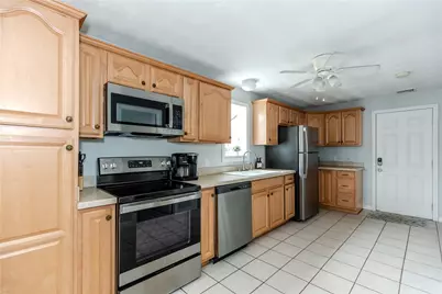 422 Lake Shore Drive, Warwick, RI 02889 - Photo 6