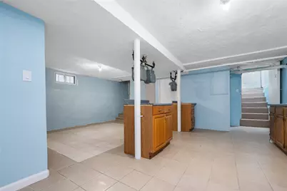 518 Lonsdale Avenue, Pawtucket, RI 02863 - Photo 20
