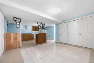 518 Lonsdale Ave, Pawtucket, RI 02860 - Photo 18