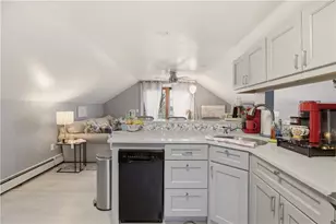 9 Bacheller St, Newport, RI 02840 - Photo 12