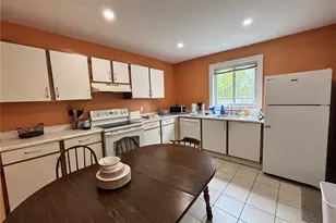 33 Dennison St, Newport, RI 02840 - Photo 4