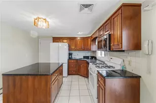 137 Monterey Dr, West Warwick, RI 02893 - Photo 4