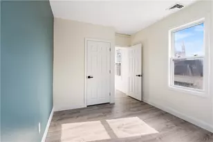 4 Clinton Ave, Newport, RI 02840 - Photo 18