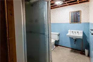 10 Potter Dr, Providence, RI 02907 - Photo 32