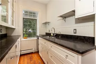 37 Evergreen St, Providence, RI 02906 - Photo 16