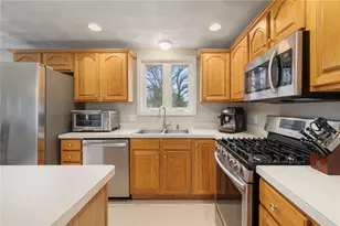 75 MacBeth St, Cranston, RI 02920 - Photo 6