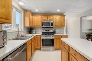 75 MacBeth St, Cranston, RI 02920 - Photo 8