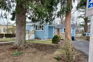 125 Wentworth Ave, Warwick, RI 02889 - Photo 4