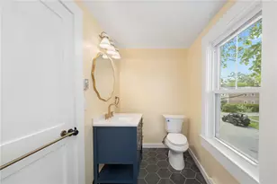 32 Richmond St, Bristol, RI 02809 - Photo 8