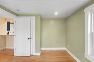 32 Richmond St, Bristol, RI 02809 - Photo 16