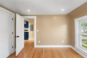 32 Richmond St, Bristol, RI 02809 - Photo 12