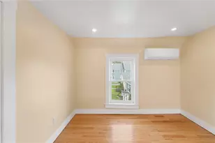 32 Richmond St, Bristol, RI 02809 - Photo 14