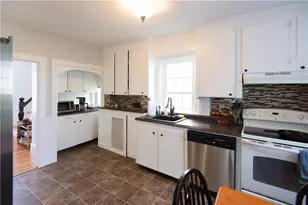 21 Congdon Ave, Newport, RI 02840 - Photo 10