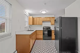 70 Carroll Ave, Newport, RI 02840 - Photo 4