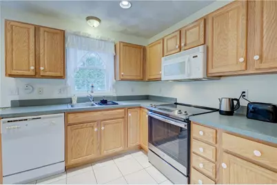 25 Hyde Avenue, Pawtucket, RI 02861 - Photo 12