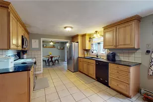 33 Teakwood Dr W, Coventry, RI 02816 - Photo 8